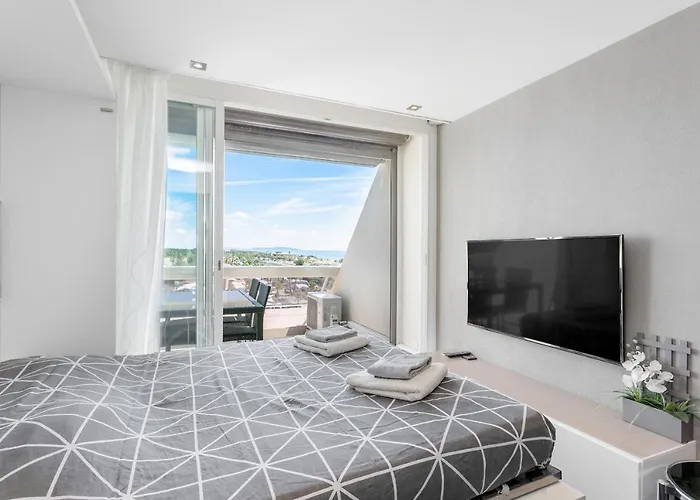 Апартаменты Village Naturiste R4n - Le Blue Light Heliopolis Sea View Luxe Агд